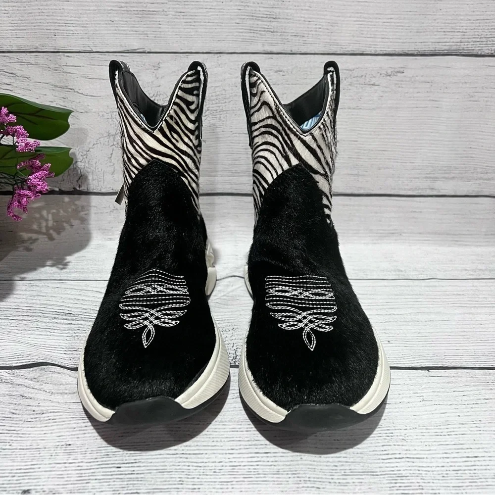 DINGO Safari Zebra Calf Hair Leather Pull on Ankle Boots Sneaker Women Size 9M